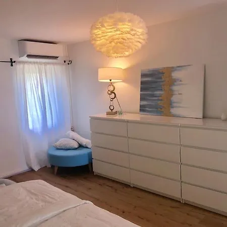 Vikendica Urlaubsoase Steinhaus Mit Gastehaus Und Pool *
