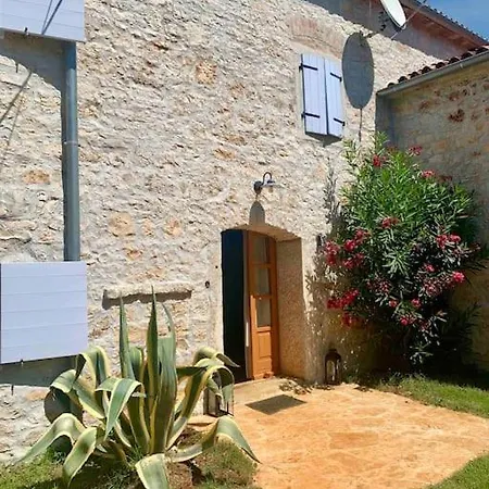 Urlaubsoase Steinhaus Mit Gastehaus Und Pool