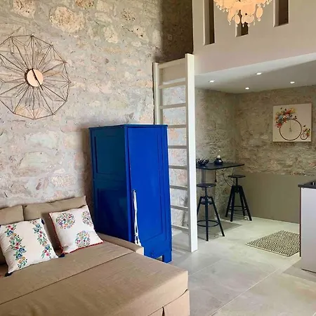 Urlaubsoase Steinhaus Mit Gastehaus Und Pool Ferienhaus